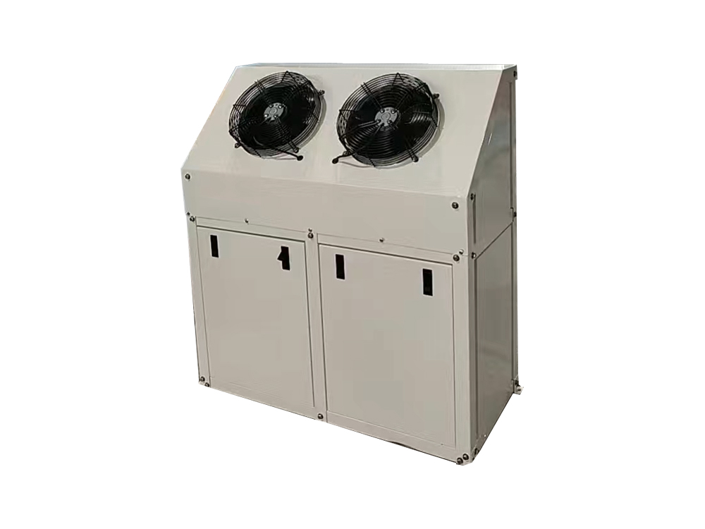 Пластинчатый корпусной конденсатор с косым верхним обдувом